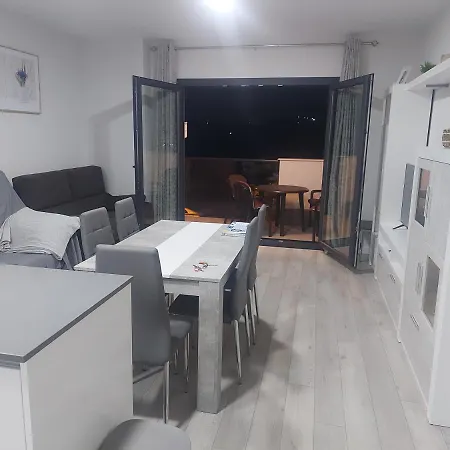 Apartment Valle-niza: Beachfront Retreat In Velez-malaga